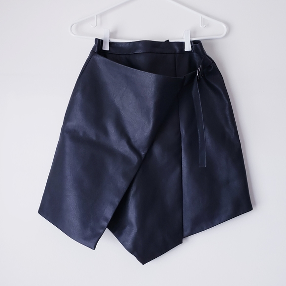 Bcbg faux leather skirt - Picture 2 of 4